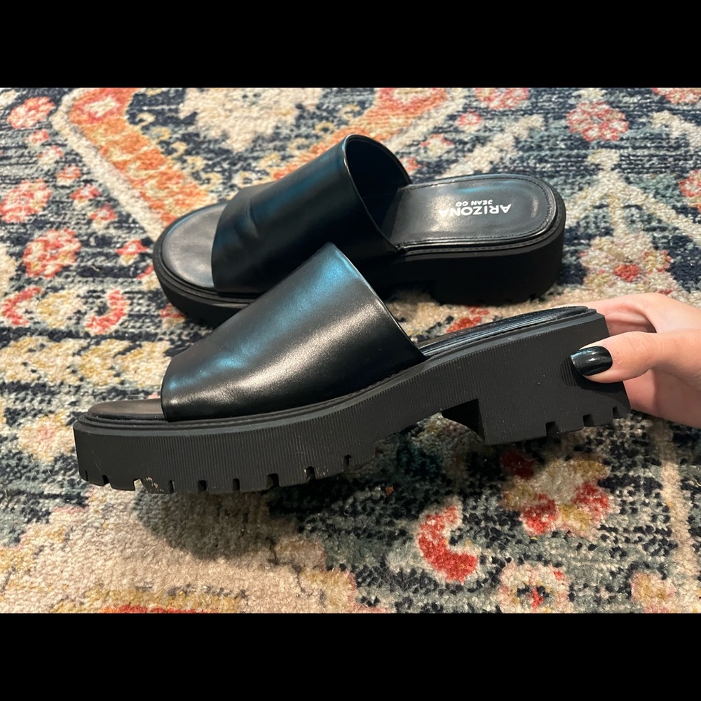 SOLD☆ Barely worn Arizona Jean Co. platform sandals ☆